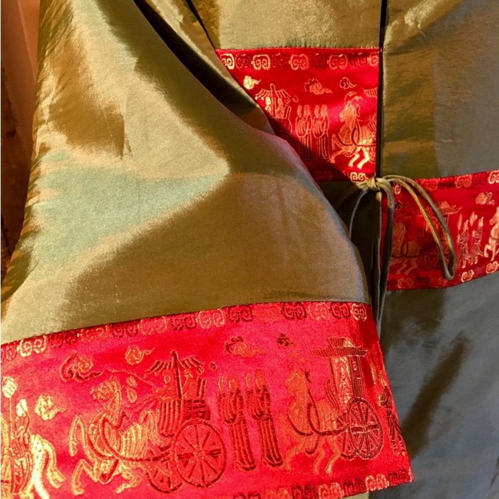 True Vintage Elegant Jade and Red SILK Women's Coat - Picture 8 of 15